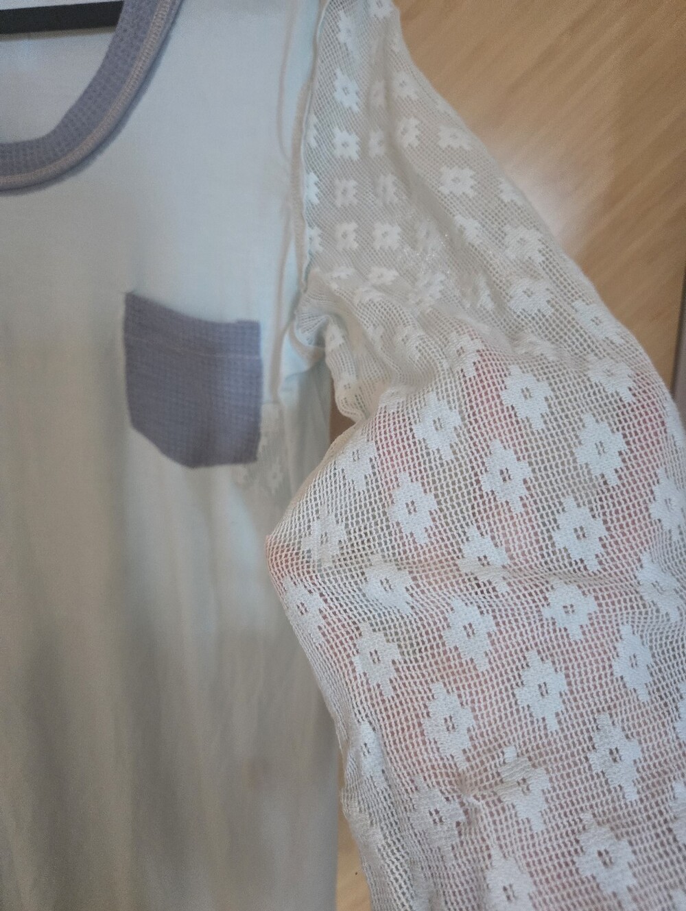 POL Mesh Flutter Sleeve Contrast Top - Boho, Cottagecore. - Picture 4 of 6